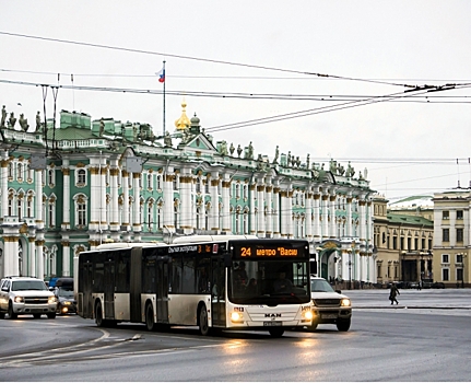 Знакомьтесь, Наталья Солонцова – кондуктор автобуса №24 проводит пассажирам бесплатные экскурсии