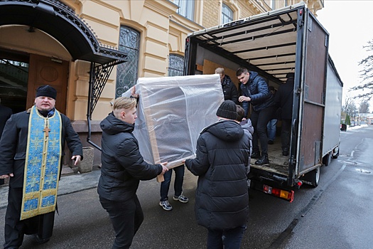 Петербургские храмы отправили церковную утварь храмам Мариуполя