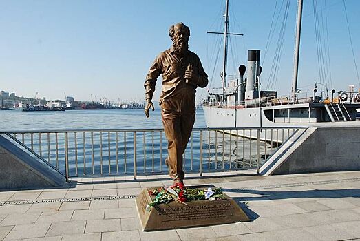 Во Владивостоке отказались сносить памятник Солженицыну по требованию амурчанина