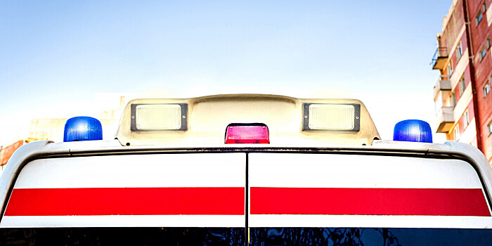 Грузовик раздавил такси в центре Москвы: кто виноват и почему водителя с сотней штрафов допустили к управлению?