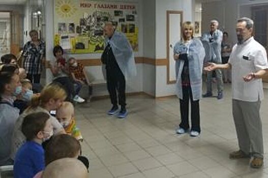 В Оренбурге певица Валерия навестила онкобольных детей