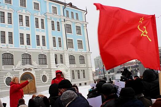 Петербургские коммунисты провели публичную акцию после запрета митинга