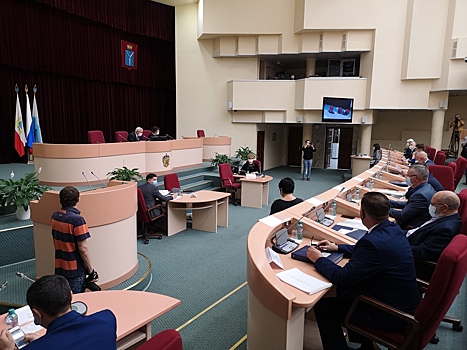 Городские депутаты попросят губернатора о выделении средств для подготовки Саратова к зиме