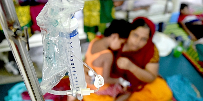 Из-за вспышки эпидемии лихорадки Денге в Бангладеш местные больницы переполнены больными