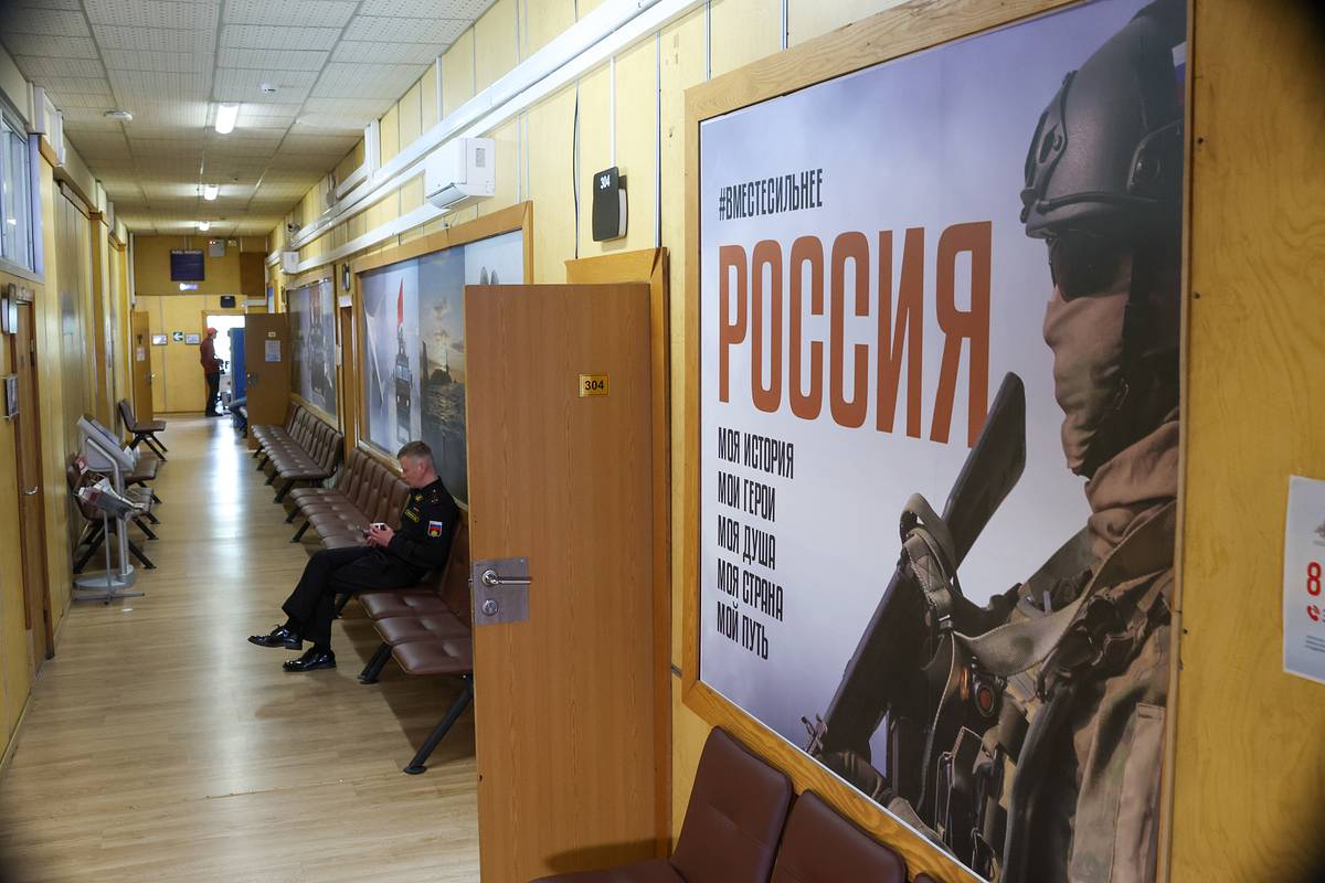 Медведев раскрыл число заключивших контракты для отправки на СВО россиян