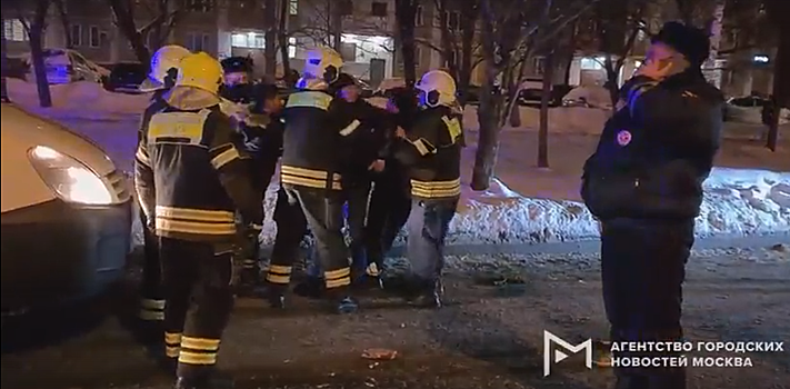 Авария на Новочеркасском закончилась дракой между очевидцами и нарушителем