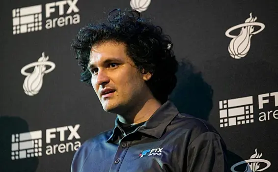 Основателя криптобиржи FTX обвинили в&nbsp;хищении 10&nbsp;млрд долларов