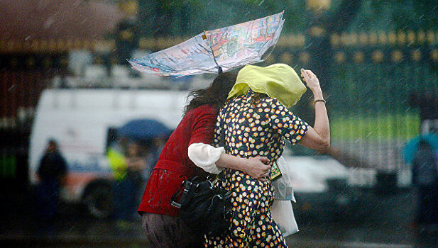 В Японии 20 тысяч человек эвакуировали из-за ливней