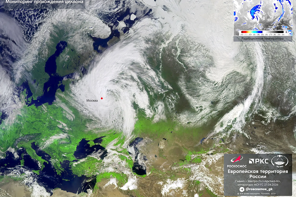 "Роскосмос" опубликовал спутниковый снимок циклона, принесшего снег в Москву