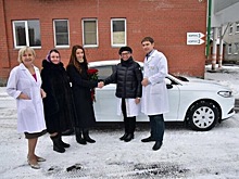 Депутаты подарили тюменскому Перинатальный центру новую легковушку