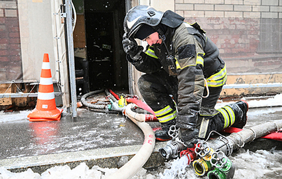 Из горящего хостела на севере Москвы спасли 16 человек