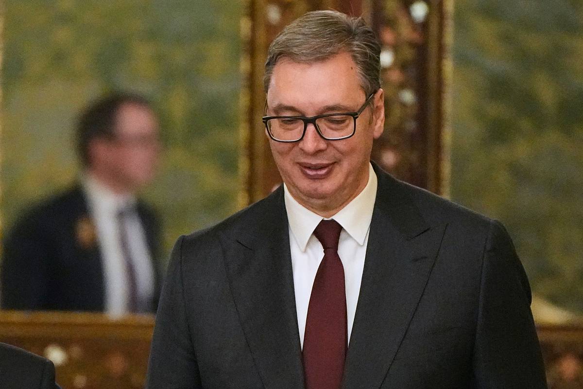 Вучич отказался «прятаться под стол» на переговорах с Каллас