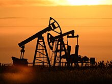 Нефть растет из-за сезонного спроса