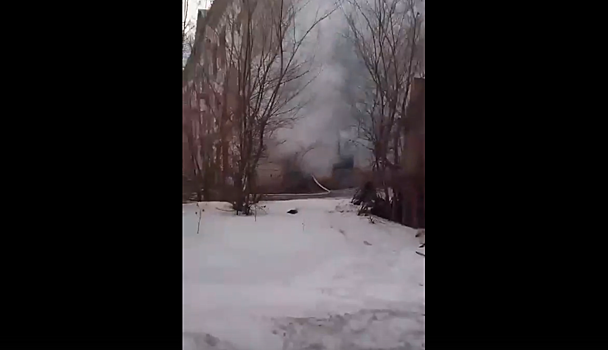 Аварийный дом загорелся в Новокузнецке