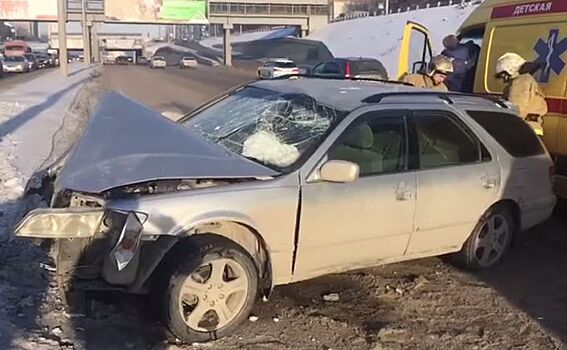 Авария на Ипподромской: пострадали беременная женщина и ребенок