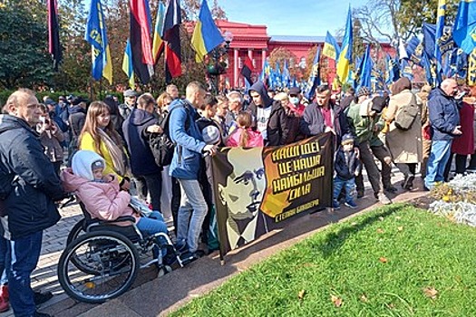 Тысячи украинских националистов вышли на марш в центре Киева