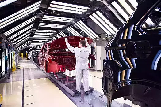 Рабочим экс-завода Volkswagen предложили уволиться с тремя окладами
