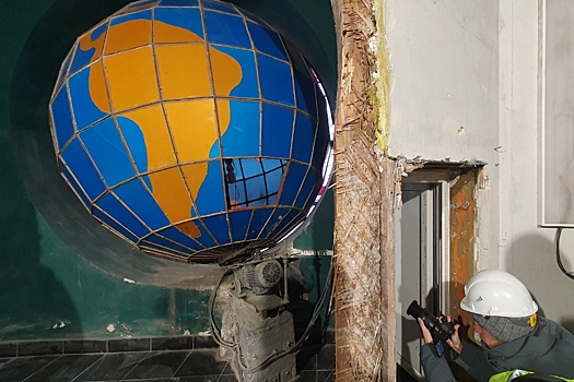 А все-таки он вертится? Глобус со здания Центрального телеграфа Москвы отправят на реставрацию в Петербург