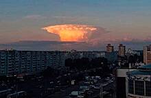 Жители российского города заметили облако в виде «ядерного гриба»