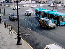 Массовое ДТП с участием двух автобусов и автомобилей на площади Восстания в Санкт-Петербурге: есть пострадавшие