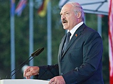 В столице начал работу первый магазин одежды и сувениров от Лукашенко