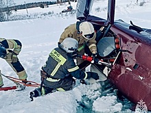 Опубликованы кадры падения частного вертолета в Пермском крае