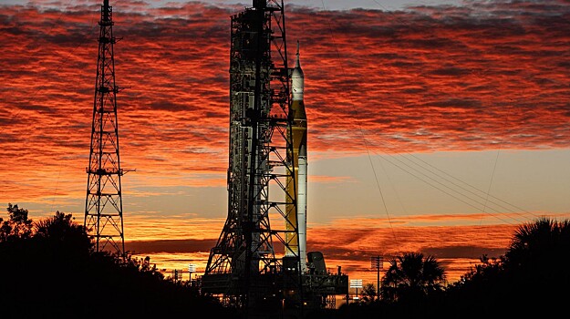 "Не полетела". Почему полет на Луну опять отложили?