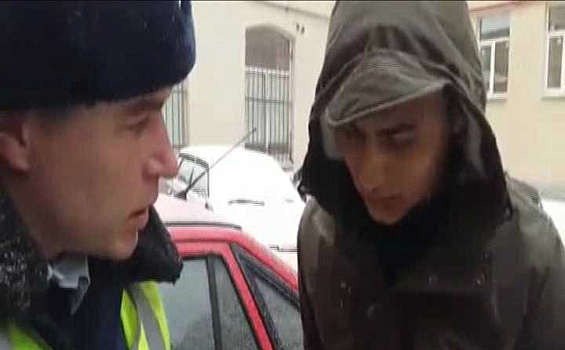 Видео: В Петербурге задержали таксиста, устроившего погоню с ДПС, несмотря на пассажиров в салоне авто