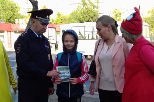 В Оренбурге сотрудники ГИБДД провели акцию «Перейди дорогу правильно»