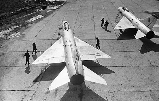 «Зачем вам эта авиация?» Кто создал первые в СССР сверхзвуковые самолеты