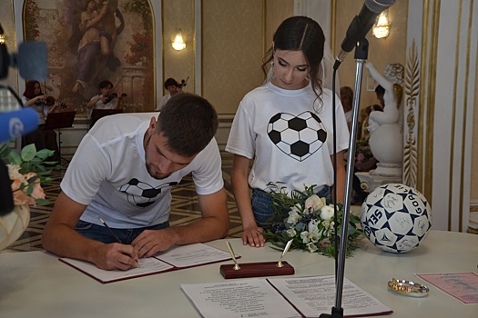 В Саратове состоялась "футбольная" свадьба