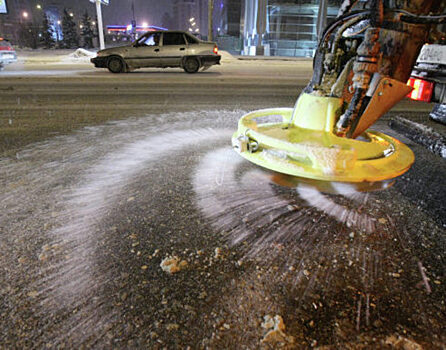 Представитель Управления дорог, инфраструктуры и благоустройства не смог сказать название нового реагента для подсыпки дорог в Красноярске