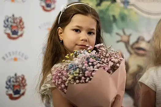 6-летняя дочь Климовой и Месхи учит стихи Маяковского