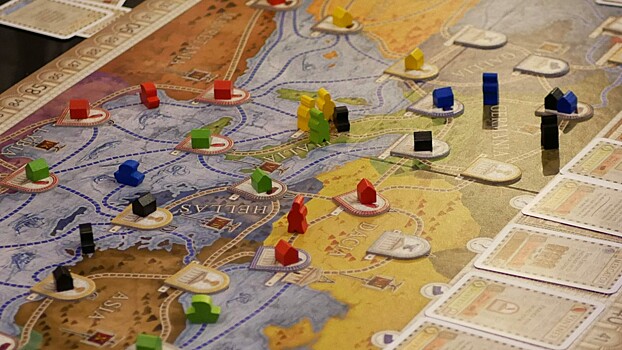 Врач-гериатр заявил, что настольные игры полезны для пожилых людей