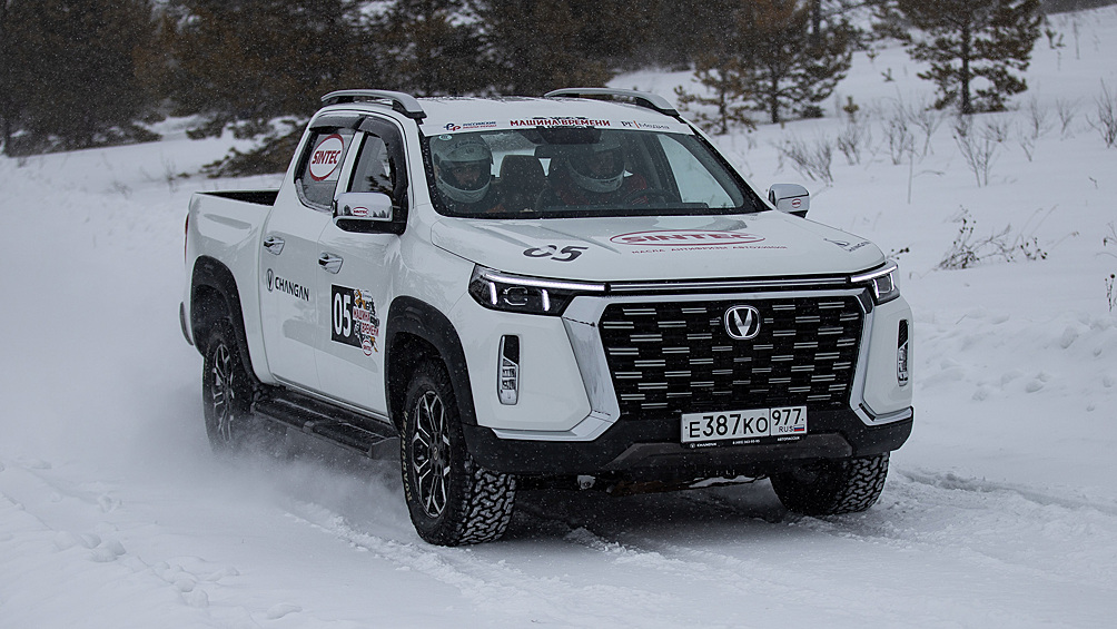Совершенно стандартные автомобили вынесли испытания и отрезком спецучастка чемпионата России по ралли-рейдам в Ульяновской области...