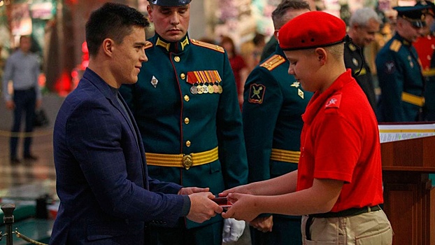 Никита Нагорный посвятил школьников в юнармейцы в музее Вооруженных Сил