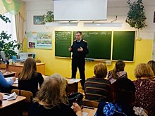 Кировские автоинспекторы консультируют педагогов