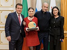 Мэр Казани и Игорь Крутой поздравили финалистку "Голоса. Дети" Арину Кияшко