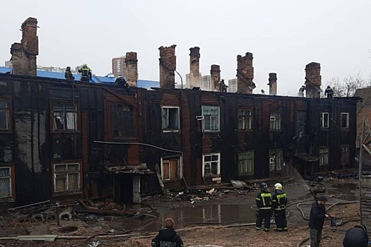 Во Владивостоке во время пожара обрушилась крыша жилого дома