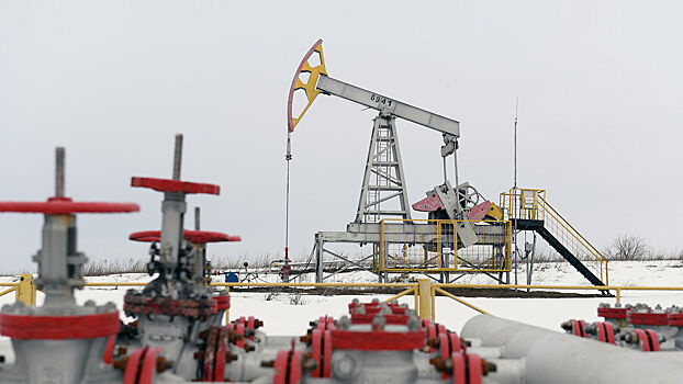 Нефть подешевела на рисках по спросу