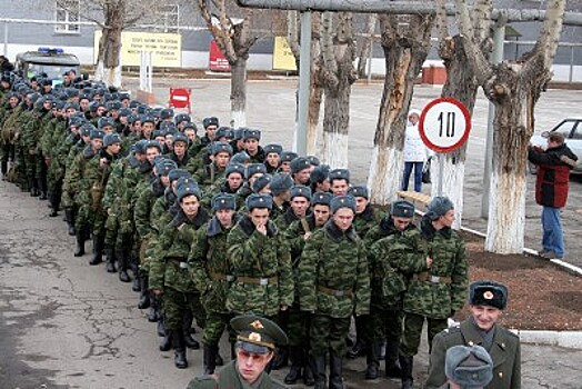 В российских воинских эшелонах впервые начали кормить военнослужащих трехразовым горячим питанием