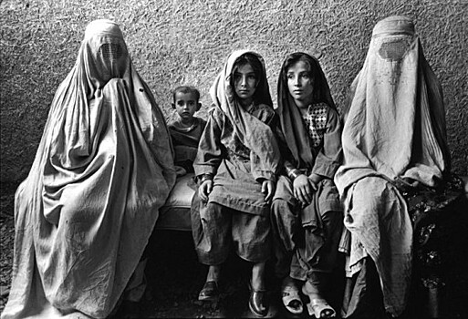 Зачем некоторые афганские женщины дочерей «превращают» в мальчиков