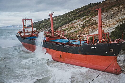 Теплоход Rio уберут с берега Черного моря