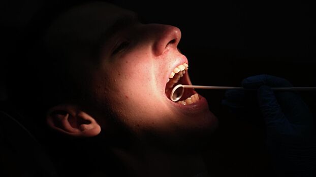 Названы первые симптомы рака полости рта