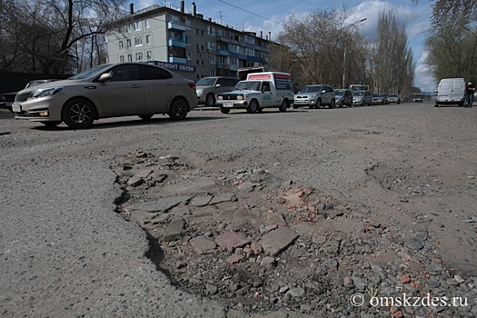 В Омске ремонтируют 10 дорог