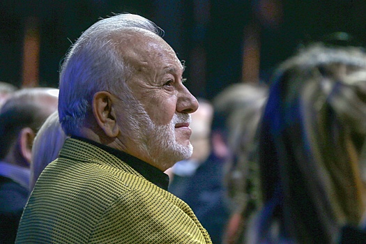 На надгробной плите Киркорова поменяли дату смерти певца