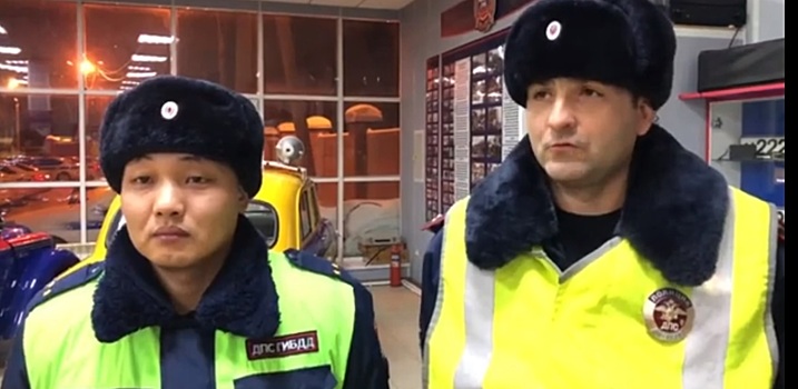 В Иркутске автоинспекторы доставили в больницу малыша, в горле которого застряла рыбная кость