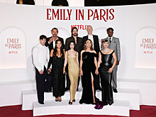 Ассистент режиссера «Эмили в Париже» умер на съемках