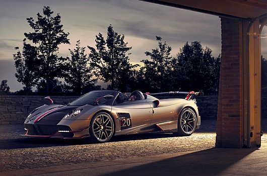 Pagani представила «сверхкарбоновый» суперкар Huayra