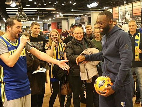 Баскетболисты "Химок" встретились с болельщиками